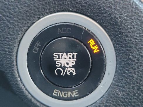 Used 2016 Chrysler 300 Limited image 27