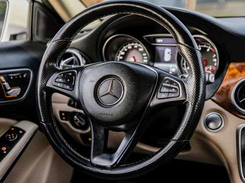 Used 2019 Mercedes-Benz GLA 250 w/ Convenience Package image 17