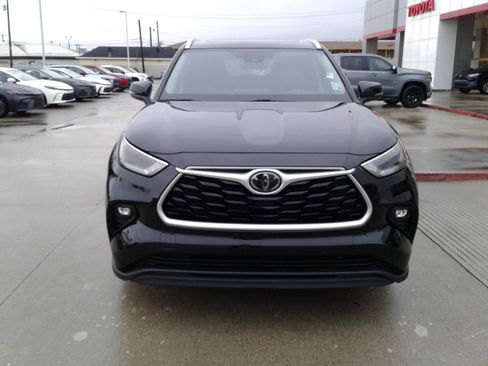 Used 2021 Toyota Highlander XLE image 2