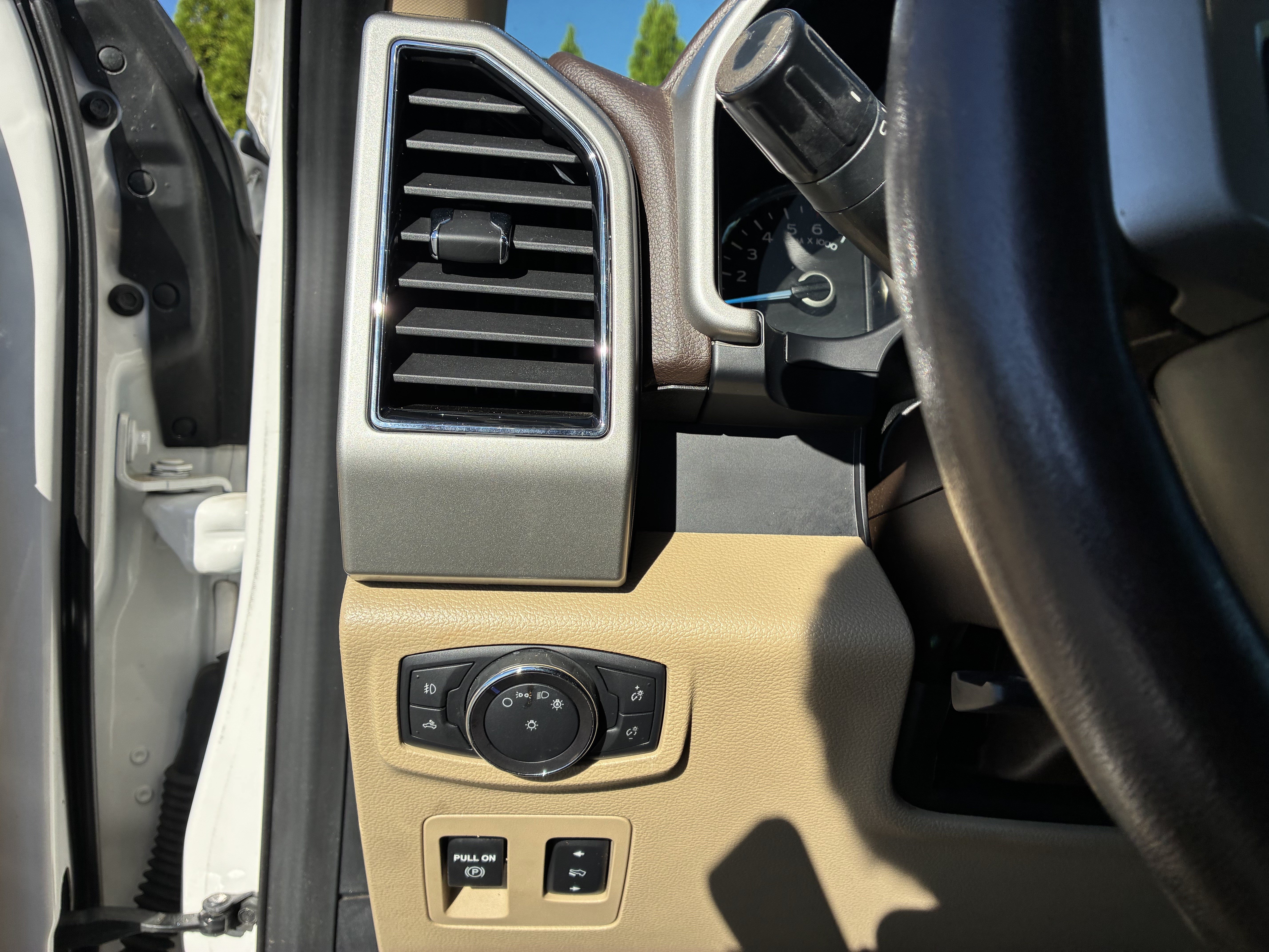 Used 2019 Ford F150 Lariat w/ Trailer Tow Package AWD/4WD image 25