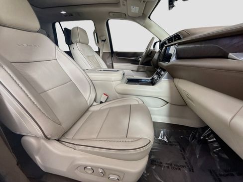 Used 2021 GMC Yukon Denali w/ Denali Premium Package AWD/4WD image 29