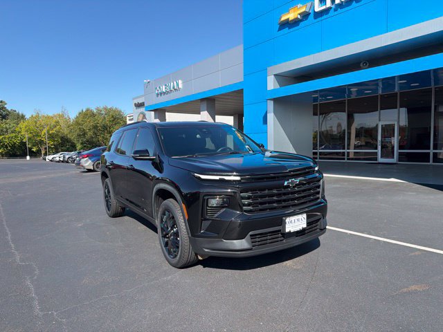Used 2025 Chevrolet Traverse LT w/ Midnight/Sport Edition FWD image 2
