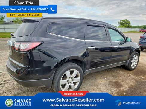 Used 2017 Chevrolet Traverse LT w/ Style and Technology Package FWD image 4