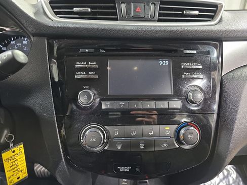 Used 2016 Nissan Rogue S image 19