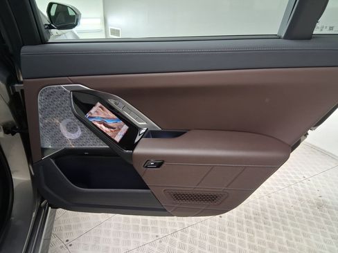 Certified 2023 BMW i7 xDrive60 AWD/4WD image 29