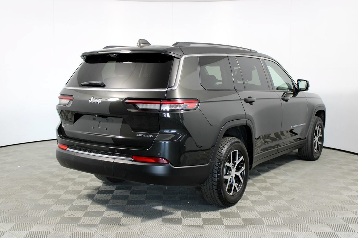 Used 2023 Jeep Grand Cherokee L Limited w/ Luxury Tech Group II RWD image 39
