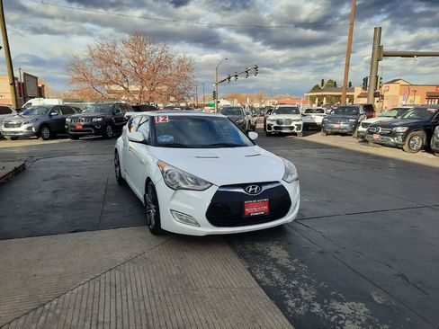 Used 2012 Hyundai Veloster w/ Style Pkg image 5