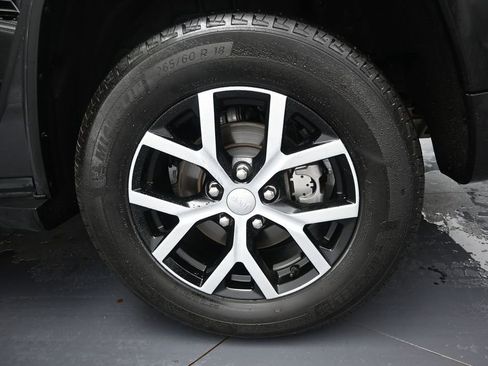 Used 2024 Jeep Grand Cherokee Limited w/ Trailer Tow Package AWD/4WD image 43