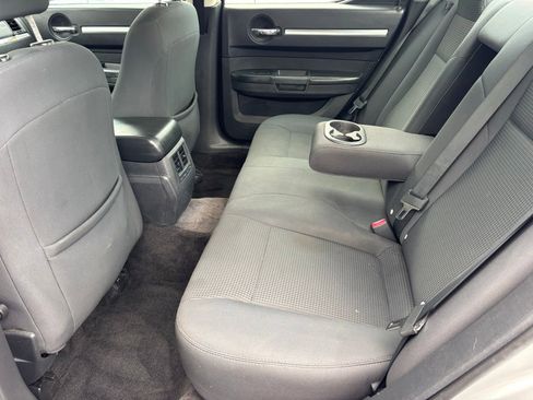 Used 2010 Dodge Charger SXT RWD image 17