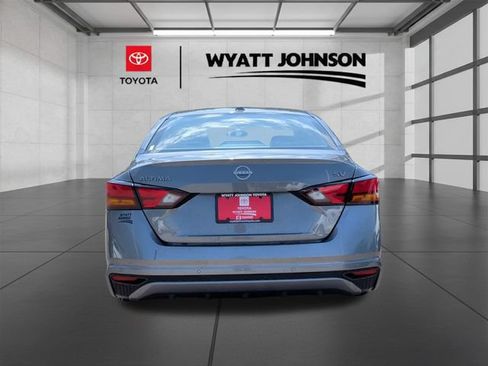 Used 2024 Nissan Altima 2.5 SV FWD image 4