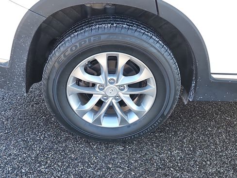 Used 2020 Hyundai Santa Fe SE image 4