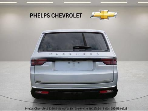 Used 2024 Jeep Wagoneer L Series II w/ Flexible Seating Group AWD/4WD image 7