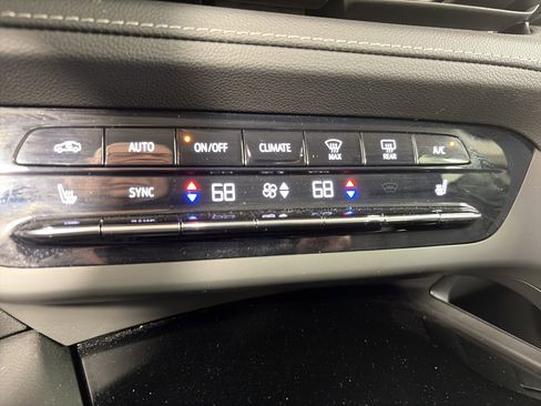 Used 2023 Buick Envision Essence AWD/4WD image 23