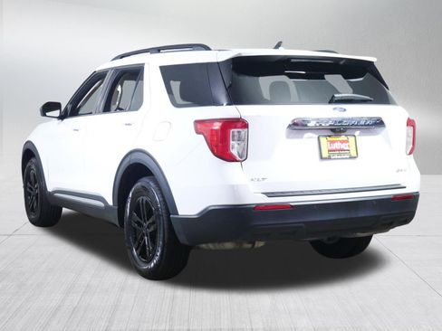 Used 2023 Ford Explorer XLT AWD/4WD image 5