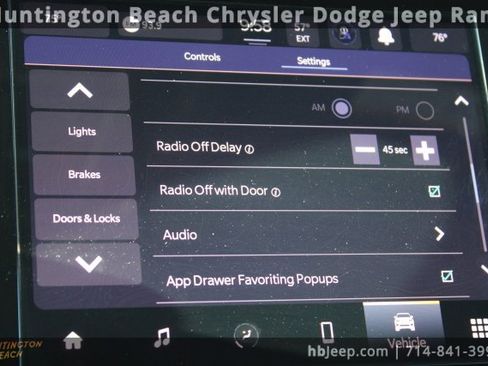 Used 2025 Jeep Grand Cherokee Laredo X image 25