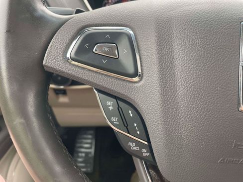 Used 2017 Lincoln MKX Reserve w/ Driver Assistance Package FWD image 18