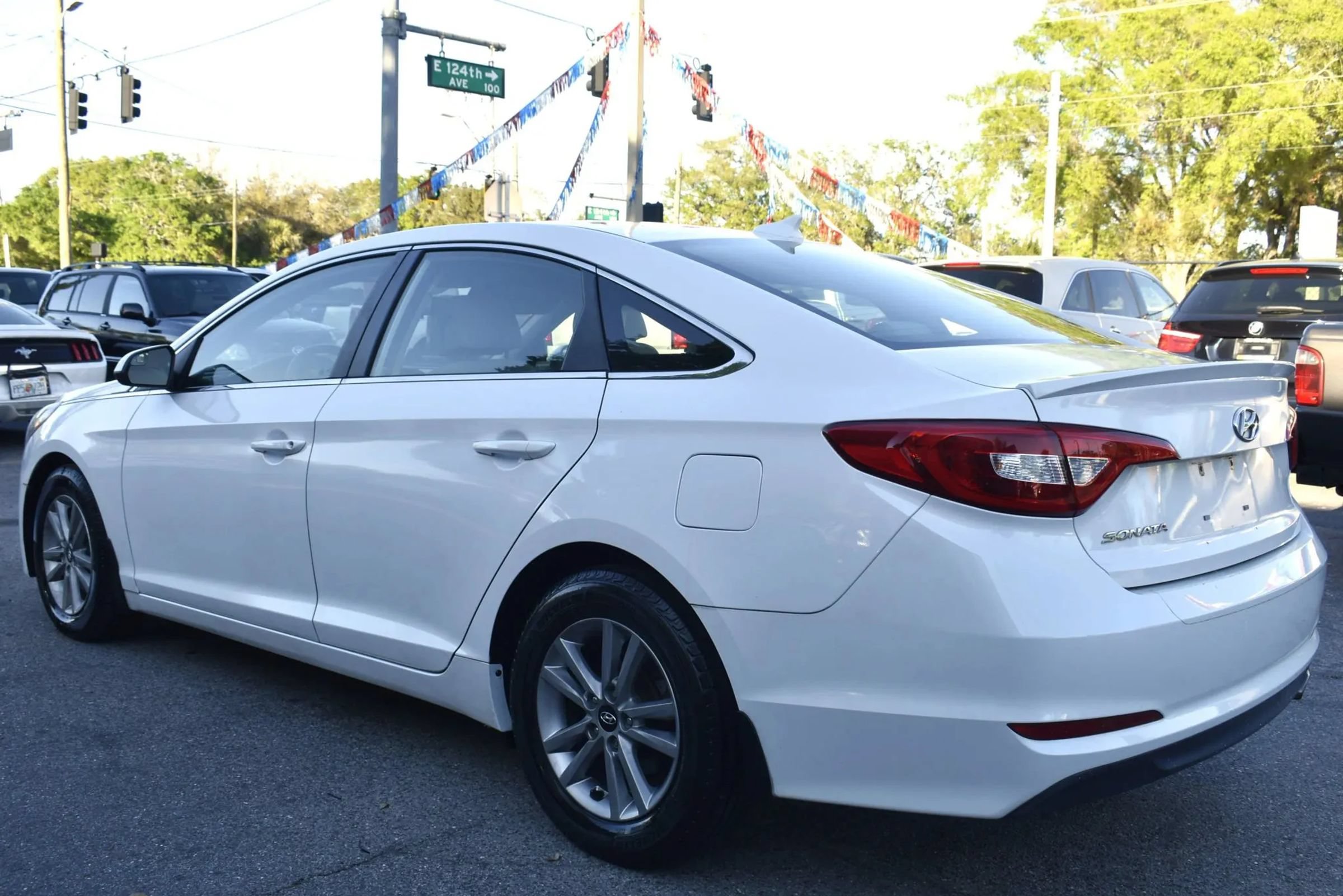 Used 2015 Hyundai Sonata SE FWD image 6