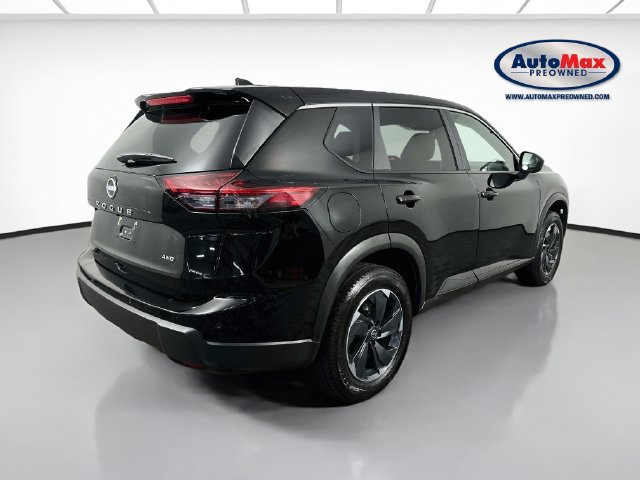 Used 2025 Nissan Rogue SV AWD/4WD image 2