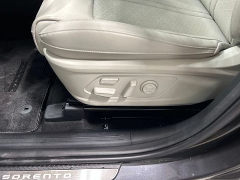 Used 2023 Kia Sorento SX Prestige w/ Panoramic Sunroof Package AWD/4WD image 12