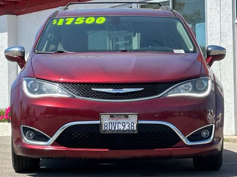 Used 2018 Chrysler Pacifica Limited FWD image 9