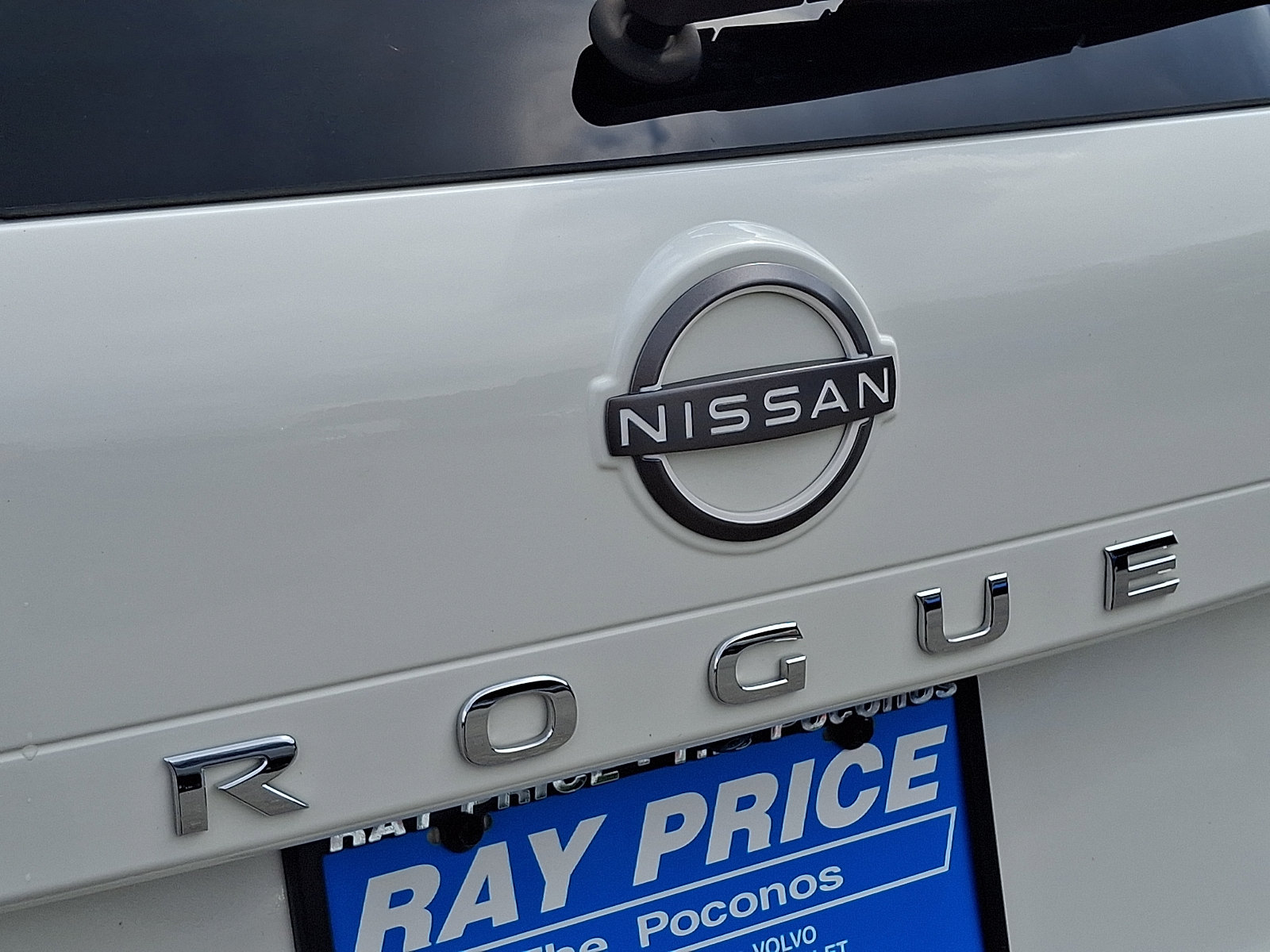Used 2023 Nissan Rogue S AWD/4WD image 29