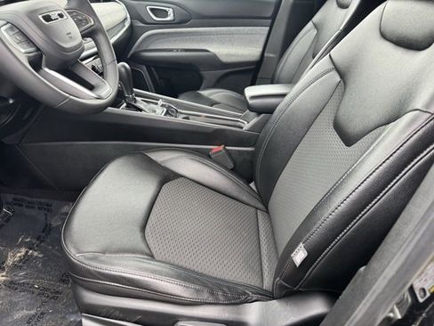 Used 2024 Jeep Compass Latitude image 5