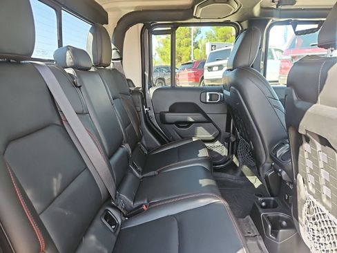 Used 2023 Jeep Gladiator Rubicon w/ LED Lighting Group AWD/4WD image 26