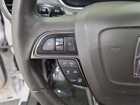 Used 2019 Lincoln Nautilus Reserve w/ Driver Assistance Package image 17