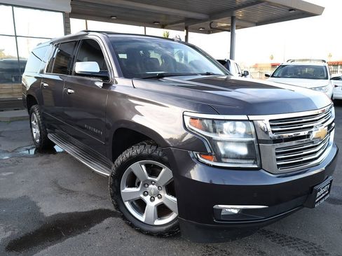 Used 2018 Chevrolet Suburban Premier image 2