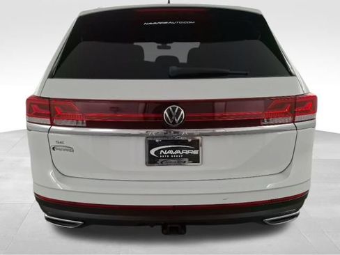 Used 2024 Volkswagen Atlas SE w/ Black Wheel Package FWD image 6