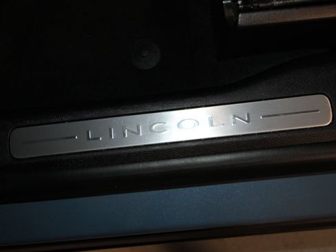 Used 2025 Lincoln Corsair FWD image 7