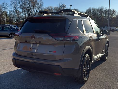 Certified 2025 Nissan Rogue SV image 5