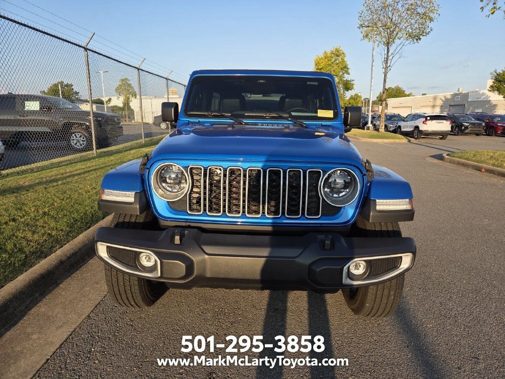Used 2025 Jeep Wrangler Unlimited Sahara AWD/4WD image 2