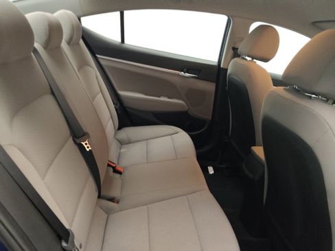 Used 2020 Hyundai Elantra SE FWD image 19