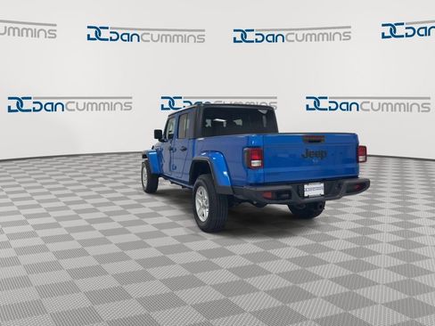 Used 2023 Jeep Gladiator Sport AWD/4WD image 7