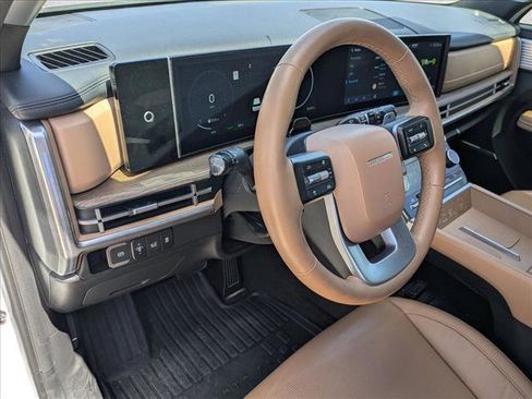 Used 2025 Hyundai Santa Fe Limited image 10