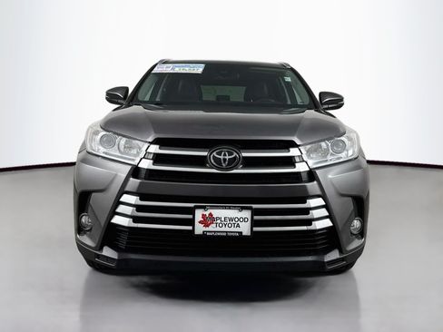 Used 2017 Toyota Highlander XLE AWD/4WD image 2
