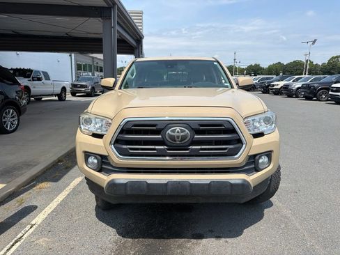 Used 2019 Toyota Tacoma SR5 AWD/4WD image 2