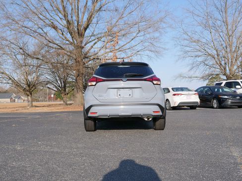 Used 2021 Nissan Kicks SV image 5