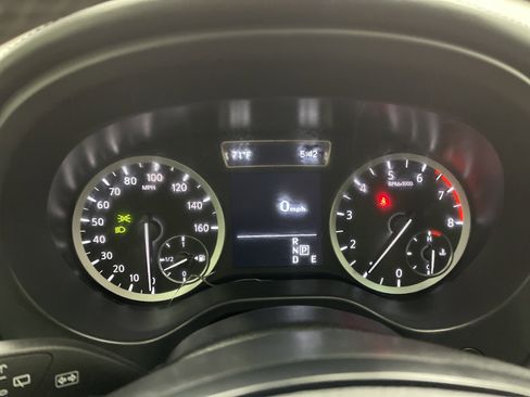 Used 2018 INFINITI QX30 Premium w/ Cargo Package image 31