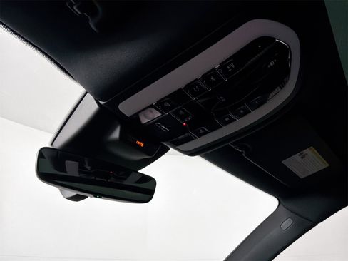 Certified 2023 Porsche Macan image 25