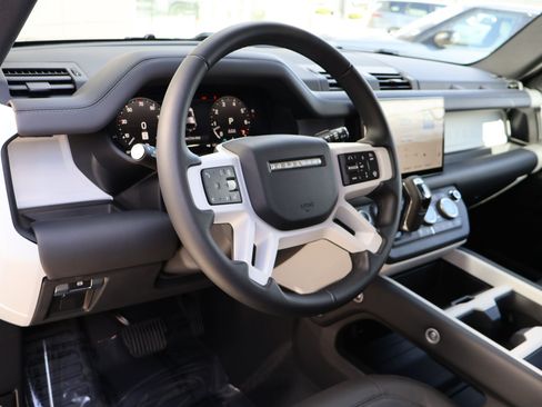 Used 2025 Land Rover Defender 110 X-Dynamic SE AWD/4WD image 14