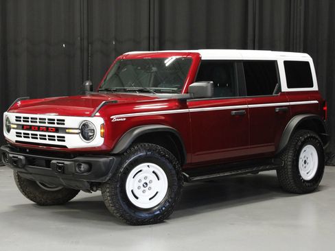 Used 2025 Ford Bronco Heritage Edition AWD/4WD image 1