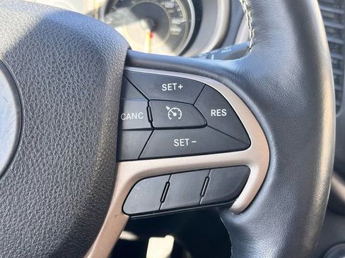 Used 2016 Jeep Cherokee Latitude w/ Comfort/Convenience Group image 16