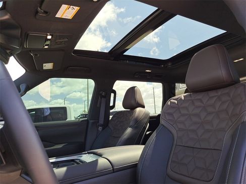 New 2025 Nissan Armada Platinum Reserve image 10