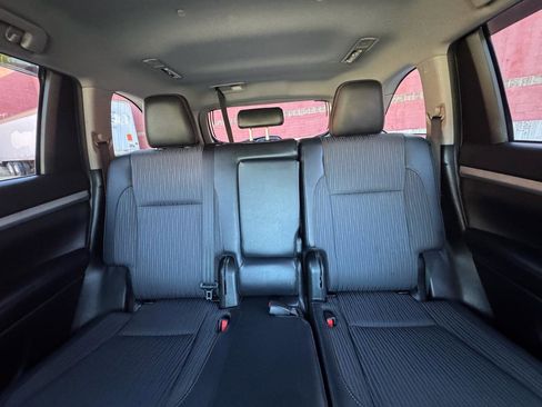 Used 2019 Toyota Highlander Plus AWD/4WD image 15