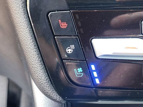 Used 2022 Ford Explorer Limited w/ Equipment Group 301A image 27