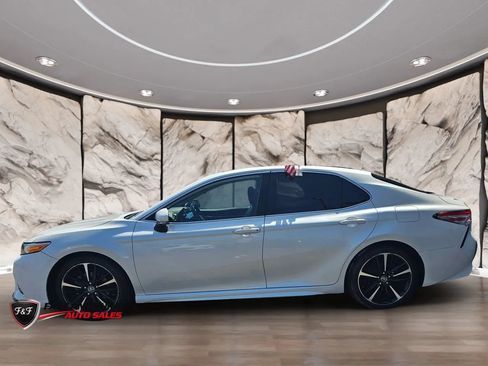 Used 2020 Toyota Camry XSE FWD image 5