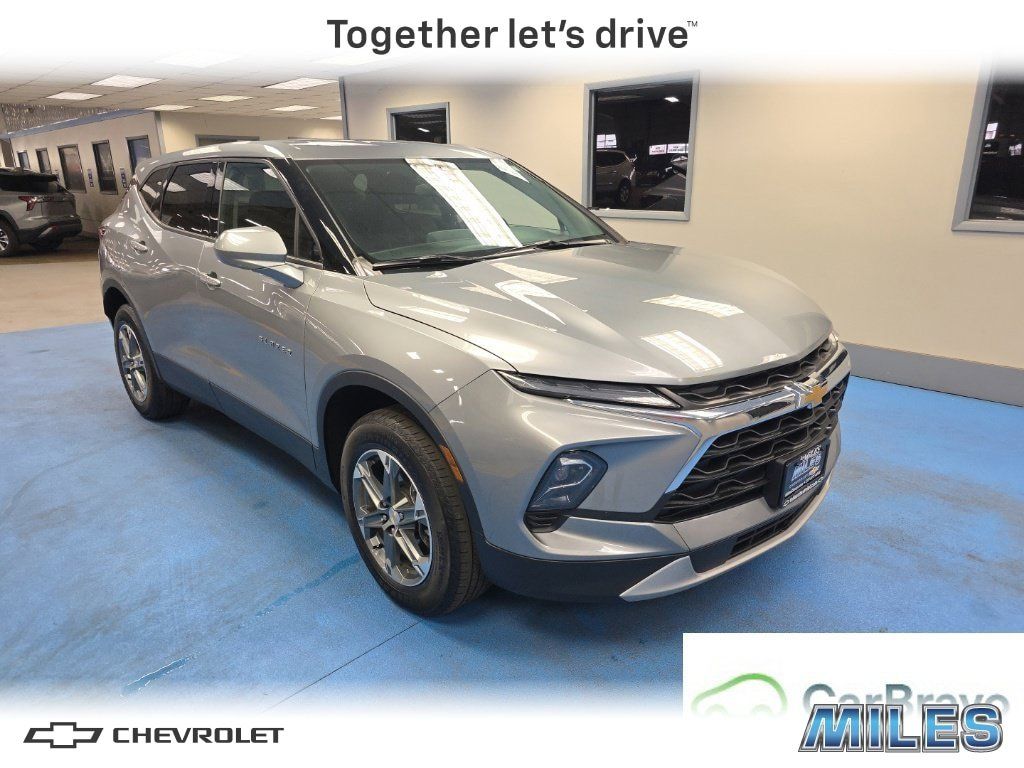 Certified 2025 Chevrolet Blazer LT FWD image 1