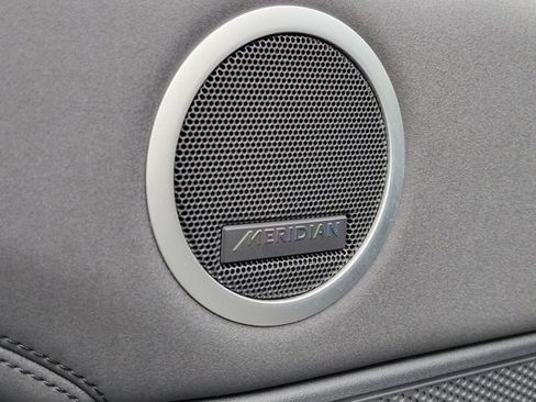 Used 2024 Land Rover Discovery S image 28